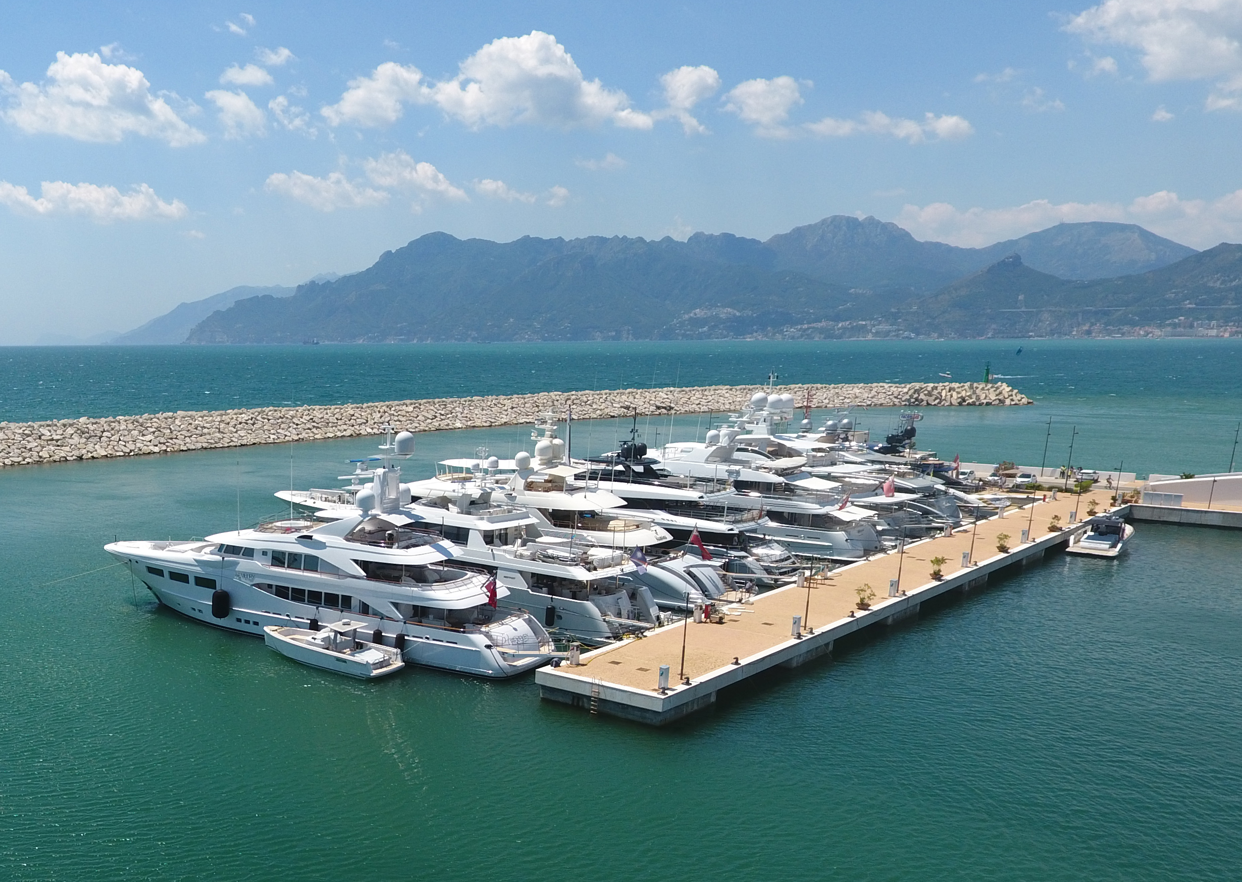 berhtforsuperyacht Marina D'Arechi superyacht Berths