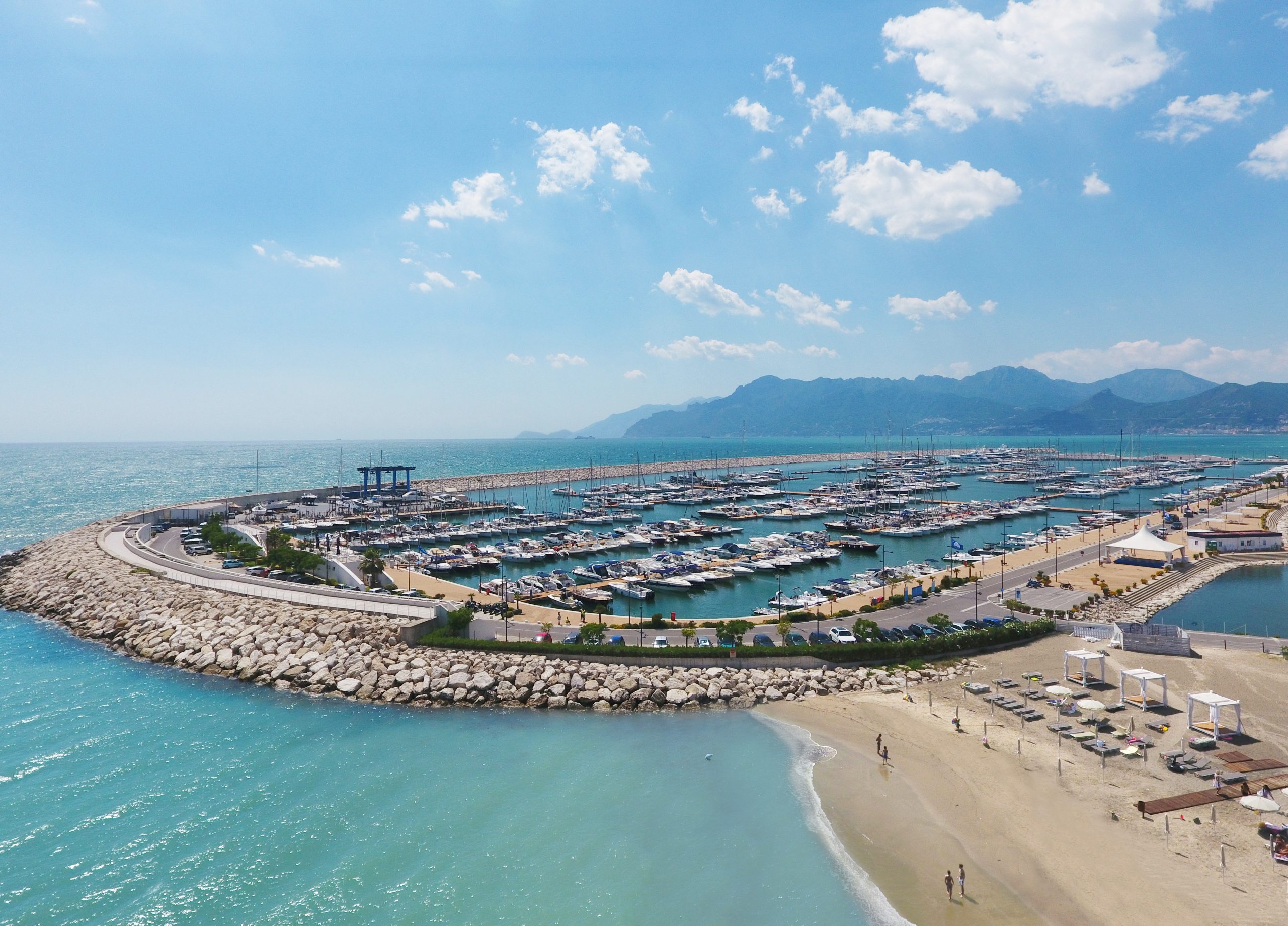 berthforsuperyacht Marina D'Arechi beach
